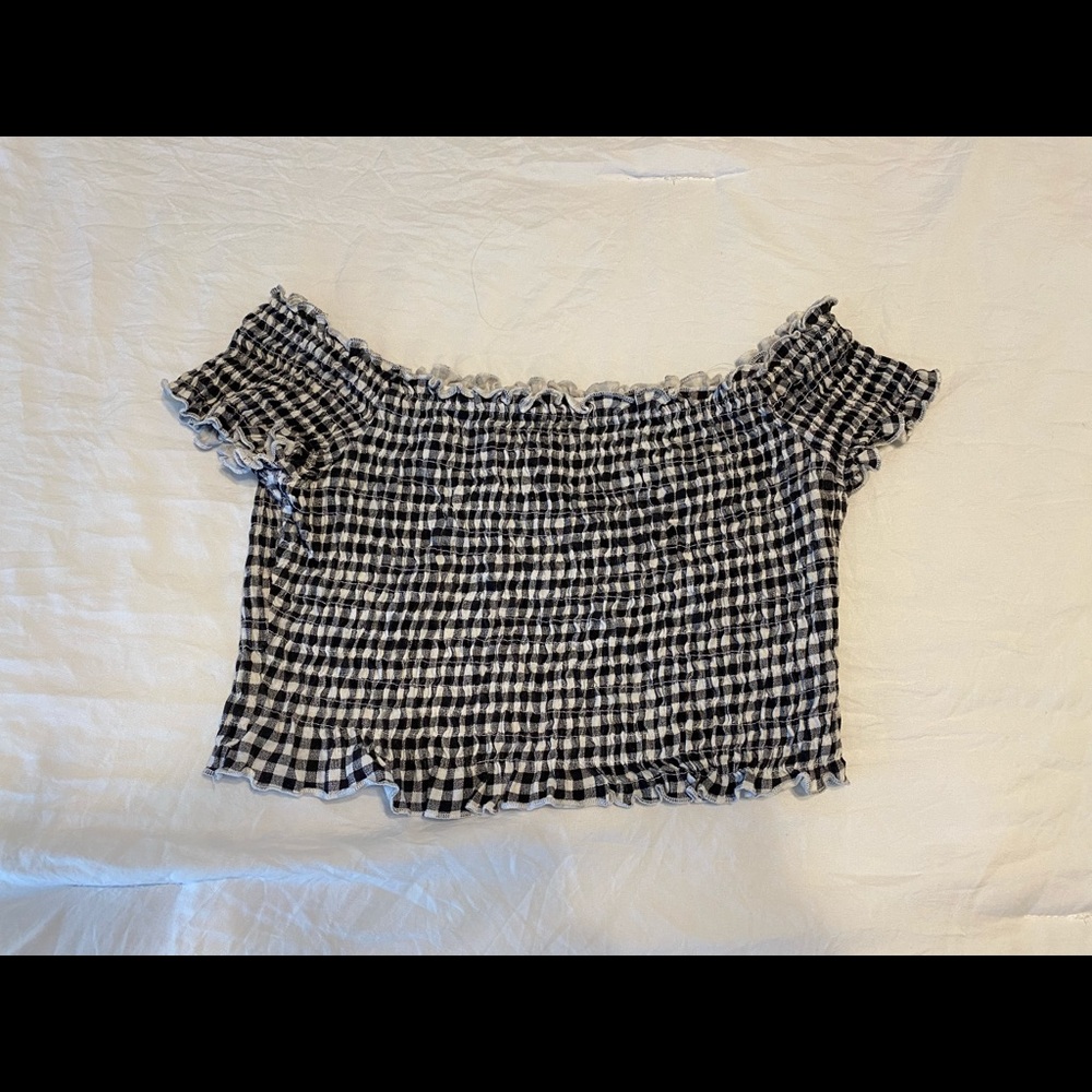Divided off-shoulder crop top M
